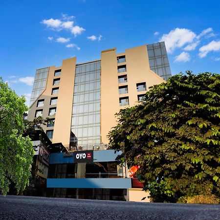 Hotel O Neek Palace Ahmedabad Exteriör bild